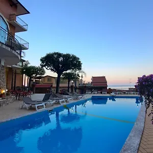 https://corallo-taormina-98039.taorminaitalyhotels.com